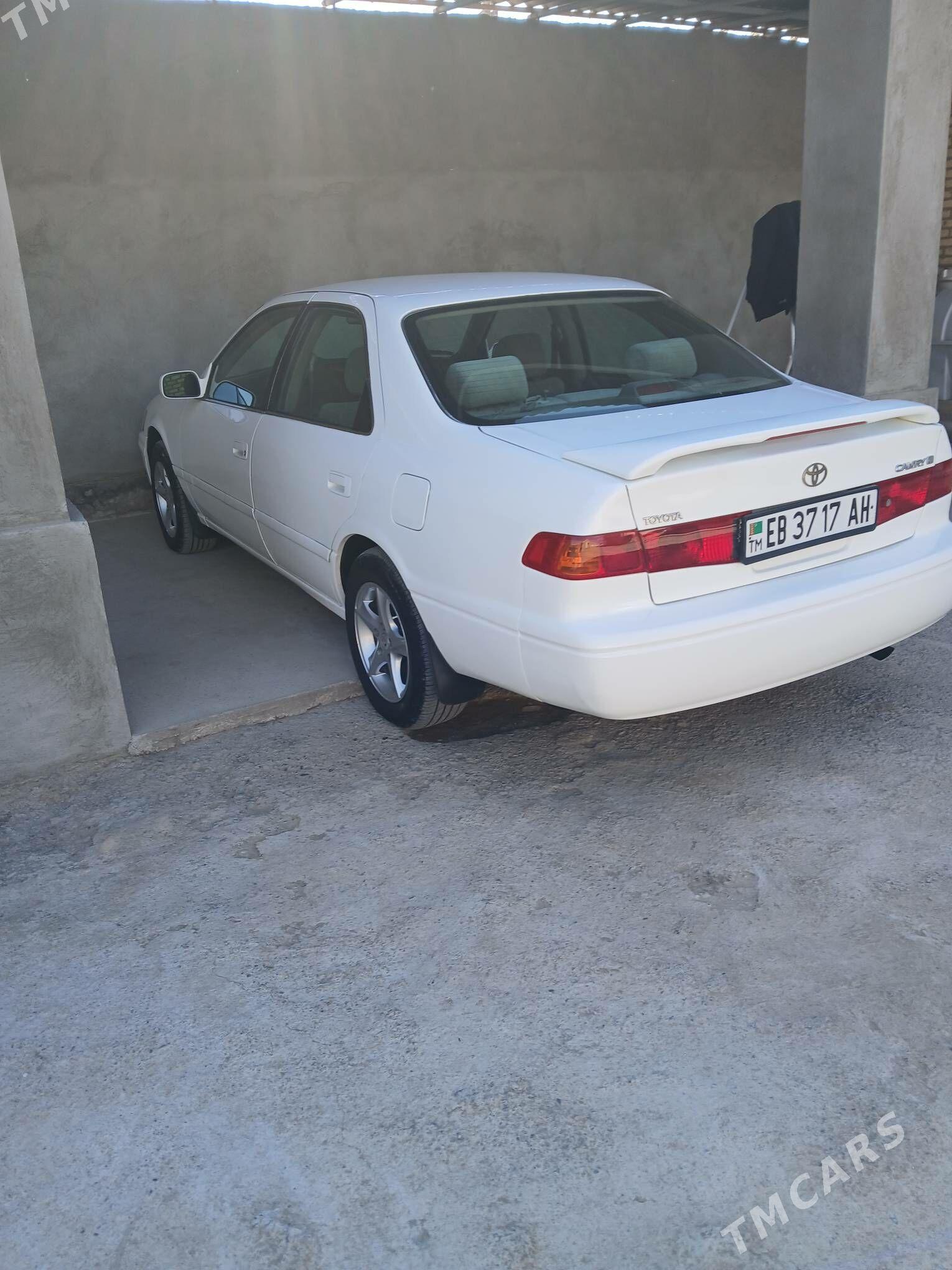 Toyota Camry 2000 - 122 000 TMT - Теджен - img 2