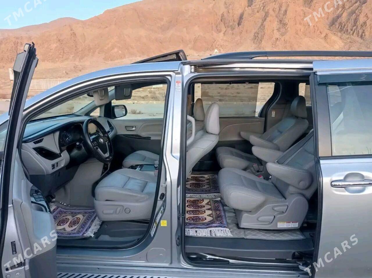 Toyota Sienna 2015 - 410 000 TMT - Гызыларбат - img 5