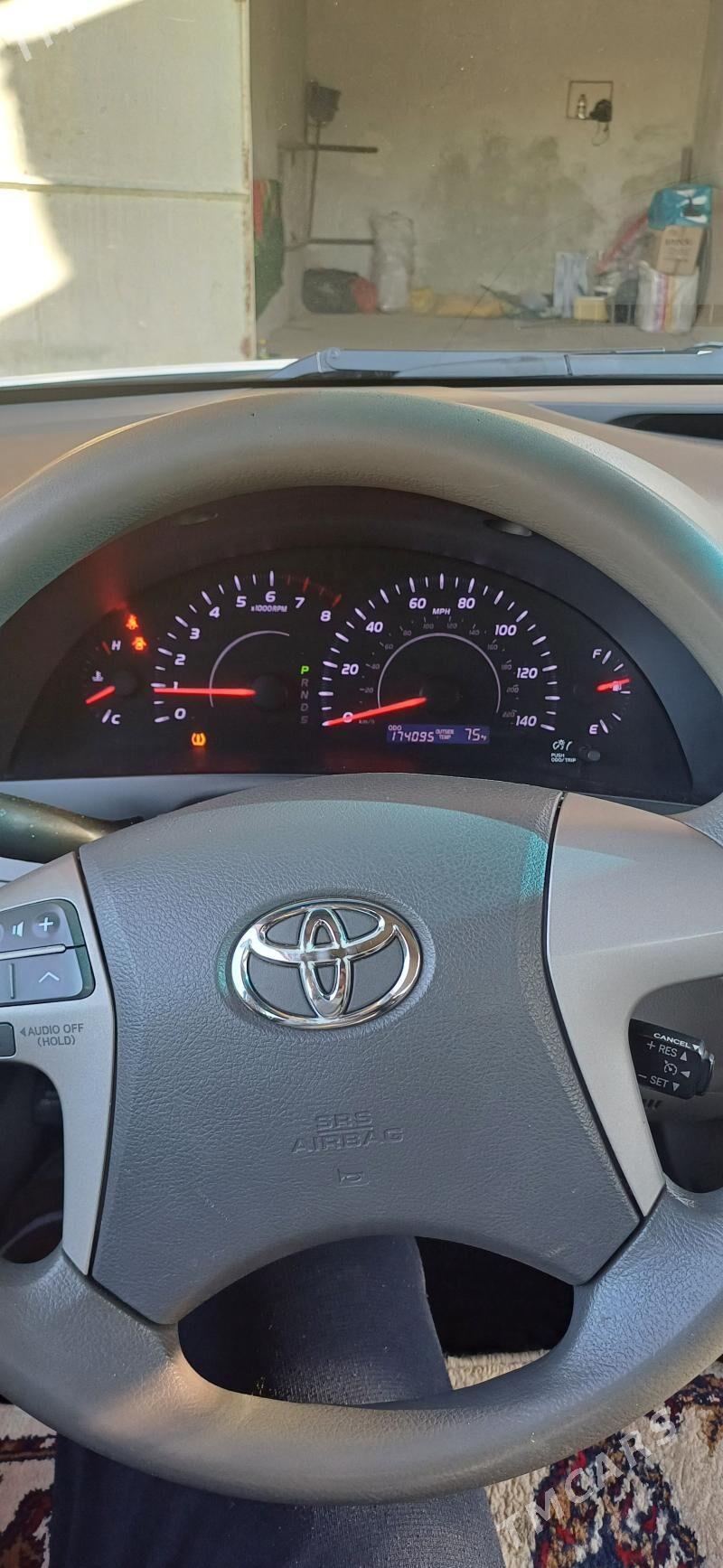 Toyota Camry 2010 - 240 000 TMT - Дашогуз - img 8