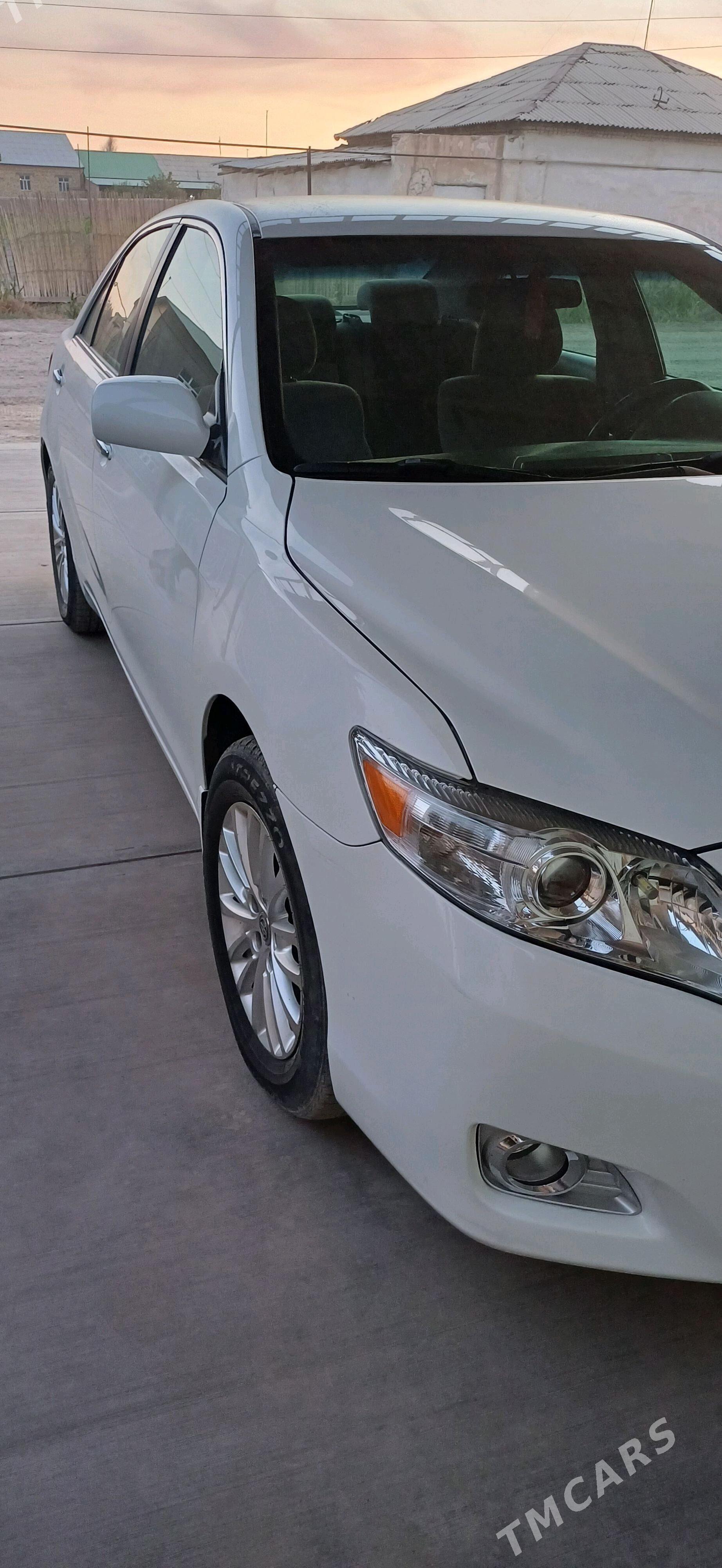 Toyota Camry 2010 - 240 000 TMT - Дашогуз - img 4