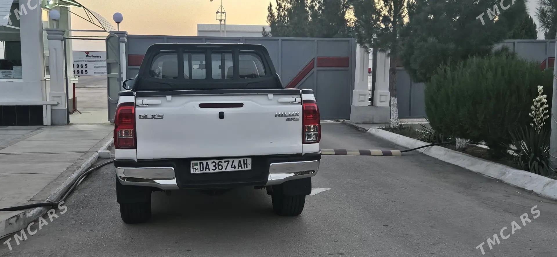 Toyota Hilux 2016 - 430 000 TMT - Балканабат - img 4