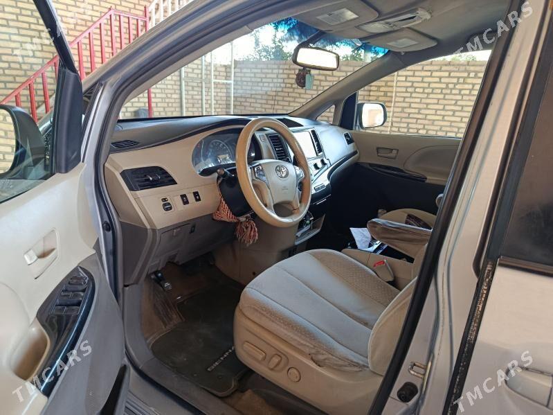 Toyota Sienna 2011 - 350 000 TMT - Мары - img 9