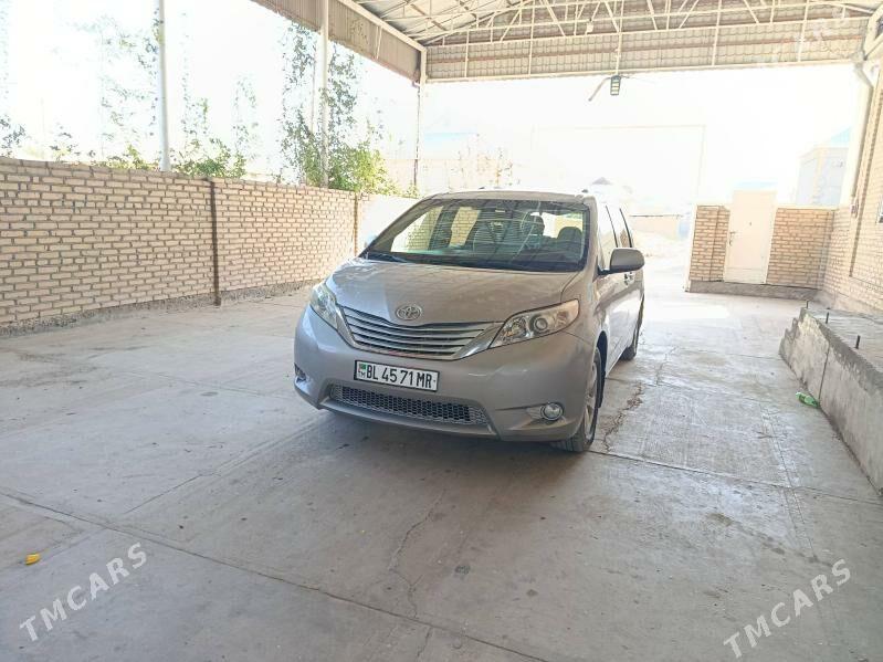 Toyota Sienna 2011 - 350 000 TMT - Мары - img 1
