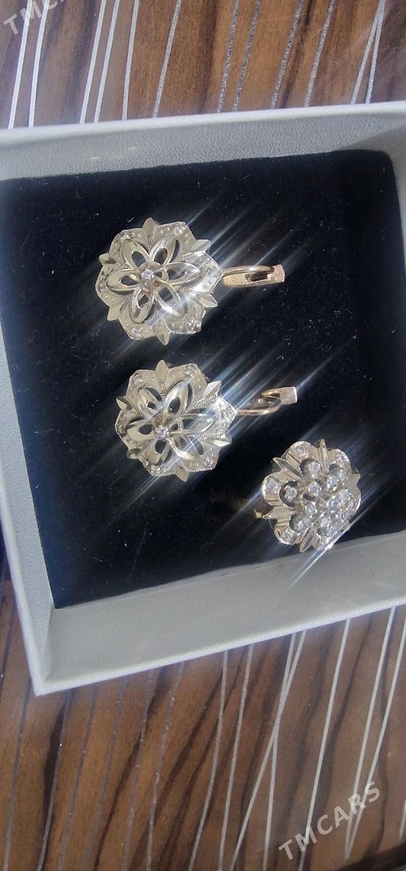 Gyzyl gulakhalka ýüzik - Мир 1 - img 3