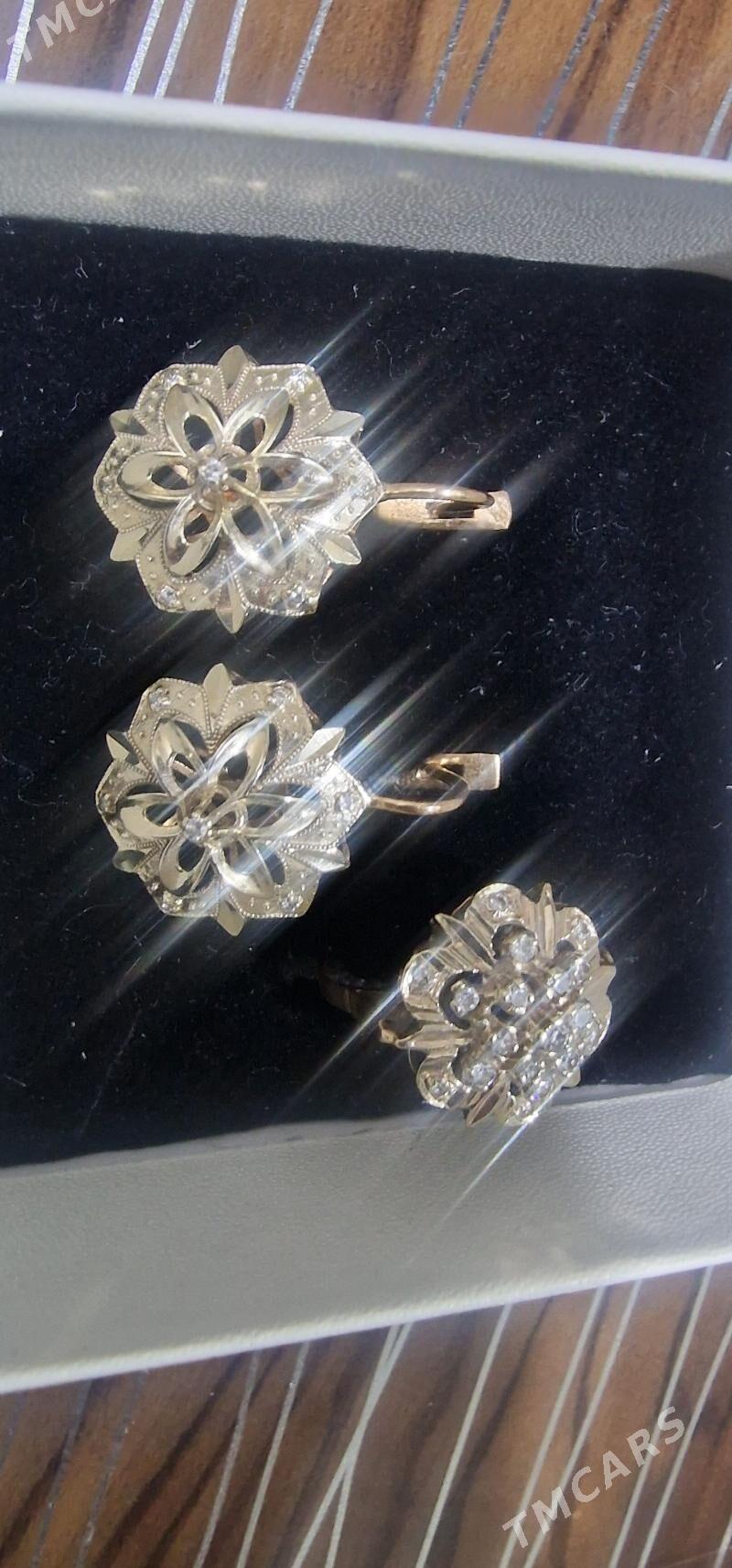 Gyzyl gulakhalka ýüzik - Мир 1 - img 2