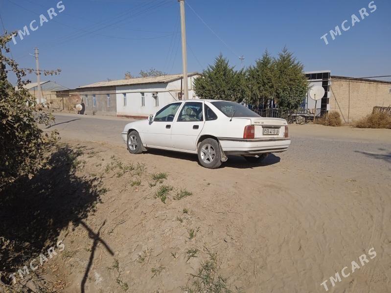 Opel Vectra 1992 - 25 000 TMT - Фарап - img 4
