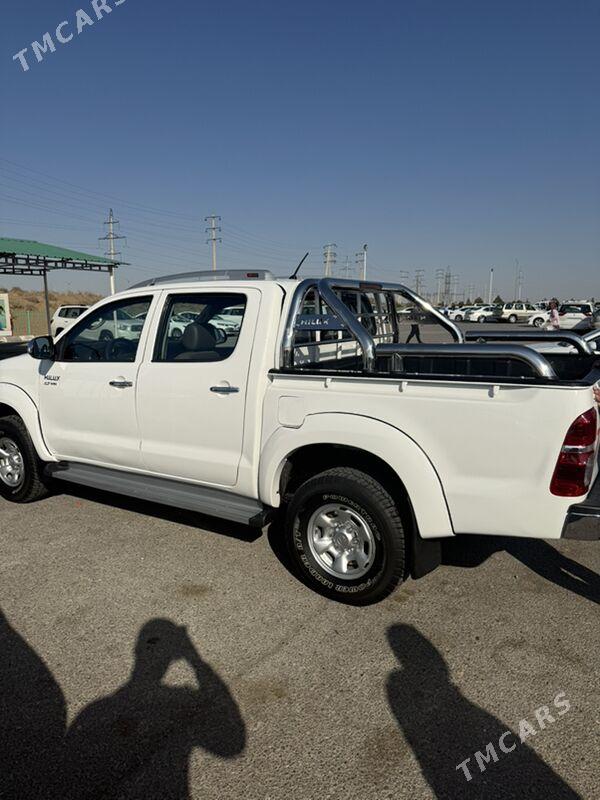Toyota Hilux 2014 - 345 000 TMT - Мары - img 3