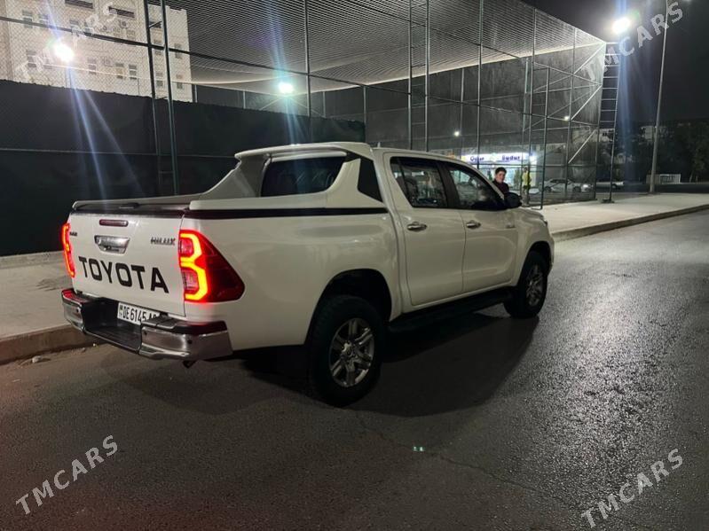 Toyota Hilux 2022 - 588 000 TMT - Aşgabat - img 2