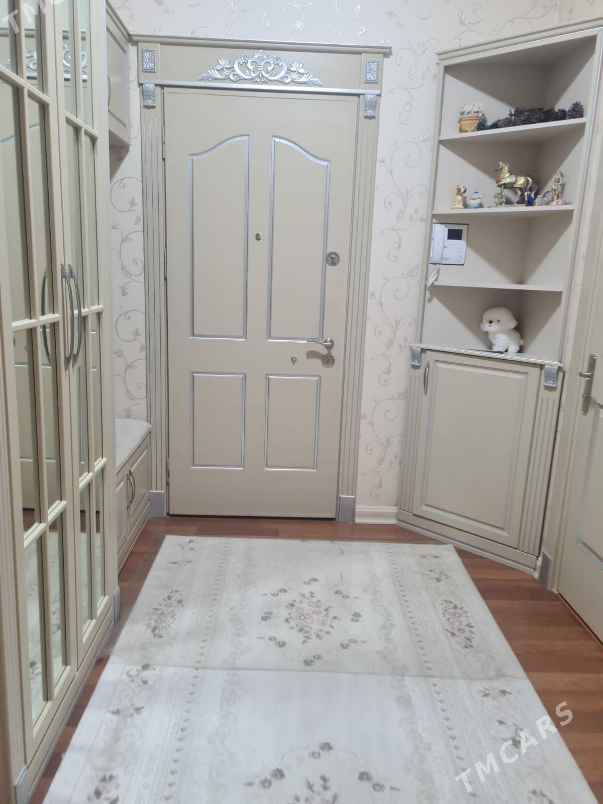 Срочно продаю 3 комн. элитка - Podwoýski köç. (Bitarap Türkmenistan şaýoly) - img 4