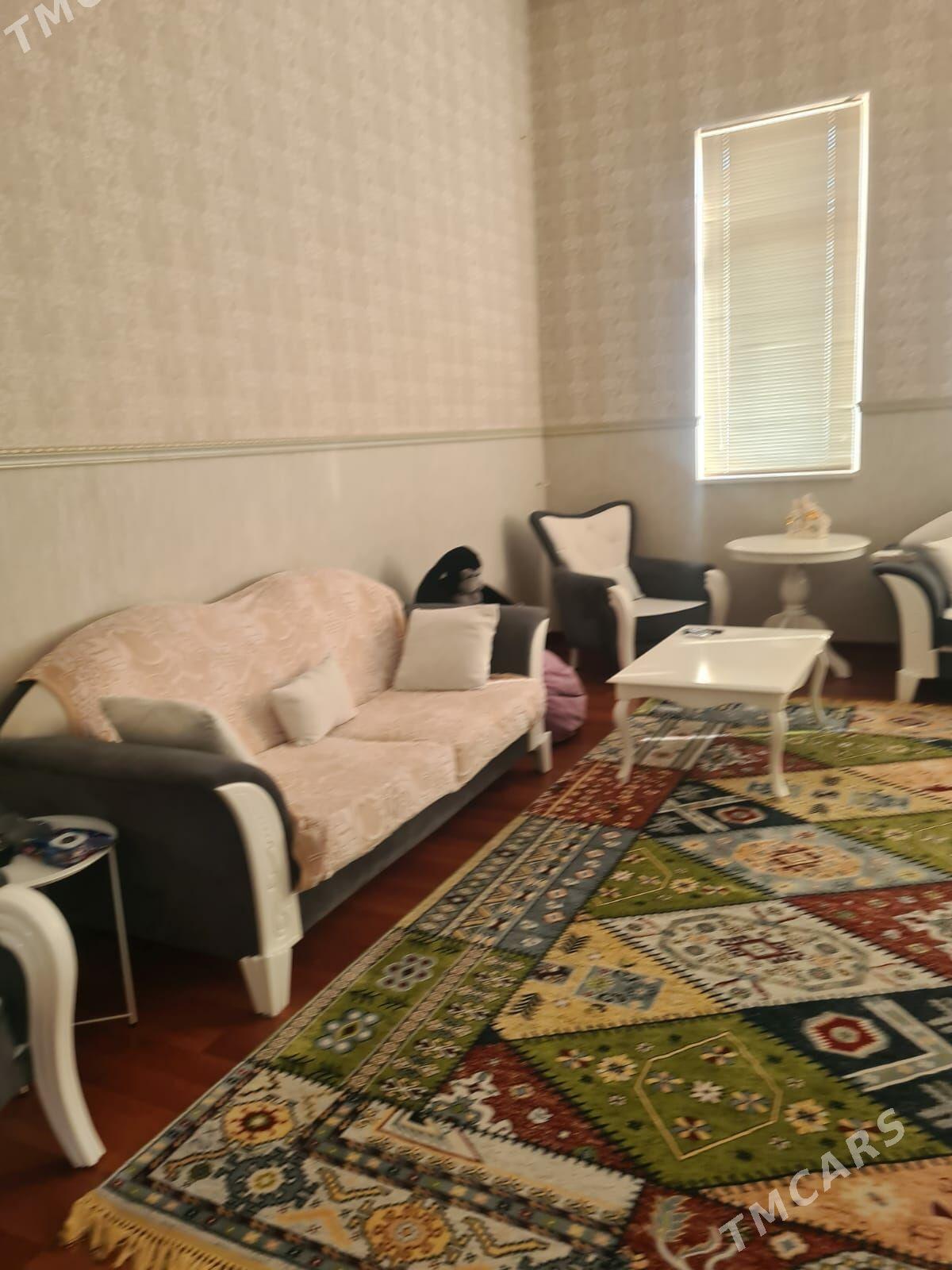 Срочно продаю 3 комн. элитка - Podwoýski köç. (Bitarap Türkmenistan şaýoly) - img 6