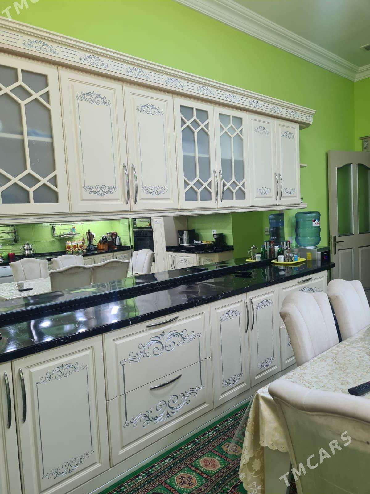 Срочно продаю 3 комн. элитка - Podwoýski köç. (Bitarap Türkmenistan şaýoly) - img 2