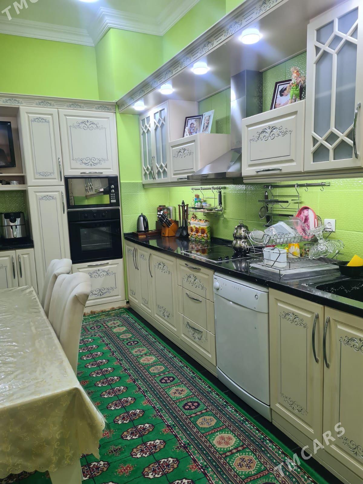 Срочно продаю 3 комн. элитка - Podwoýski köç. (Bitarap Türkmenistan şaýoly) - img 3