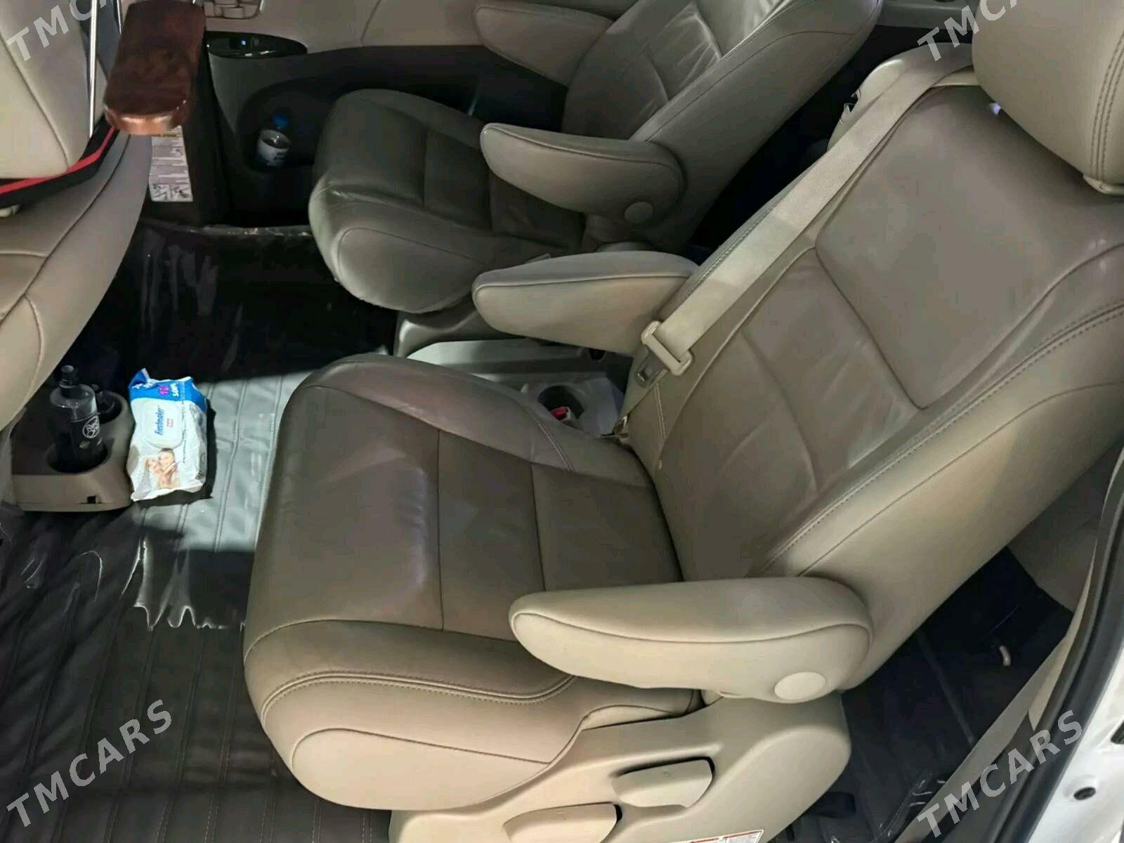 Toyota Sienna 2016 - 400 000 TMT - Балканабат - img 8