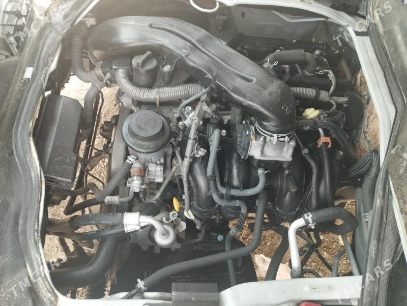 Toyota Hiace 2013 - 480 000 TMT - Балканабат - img 5
