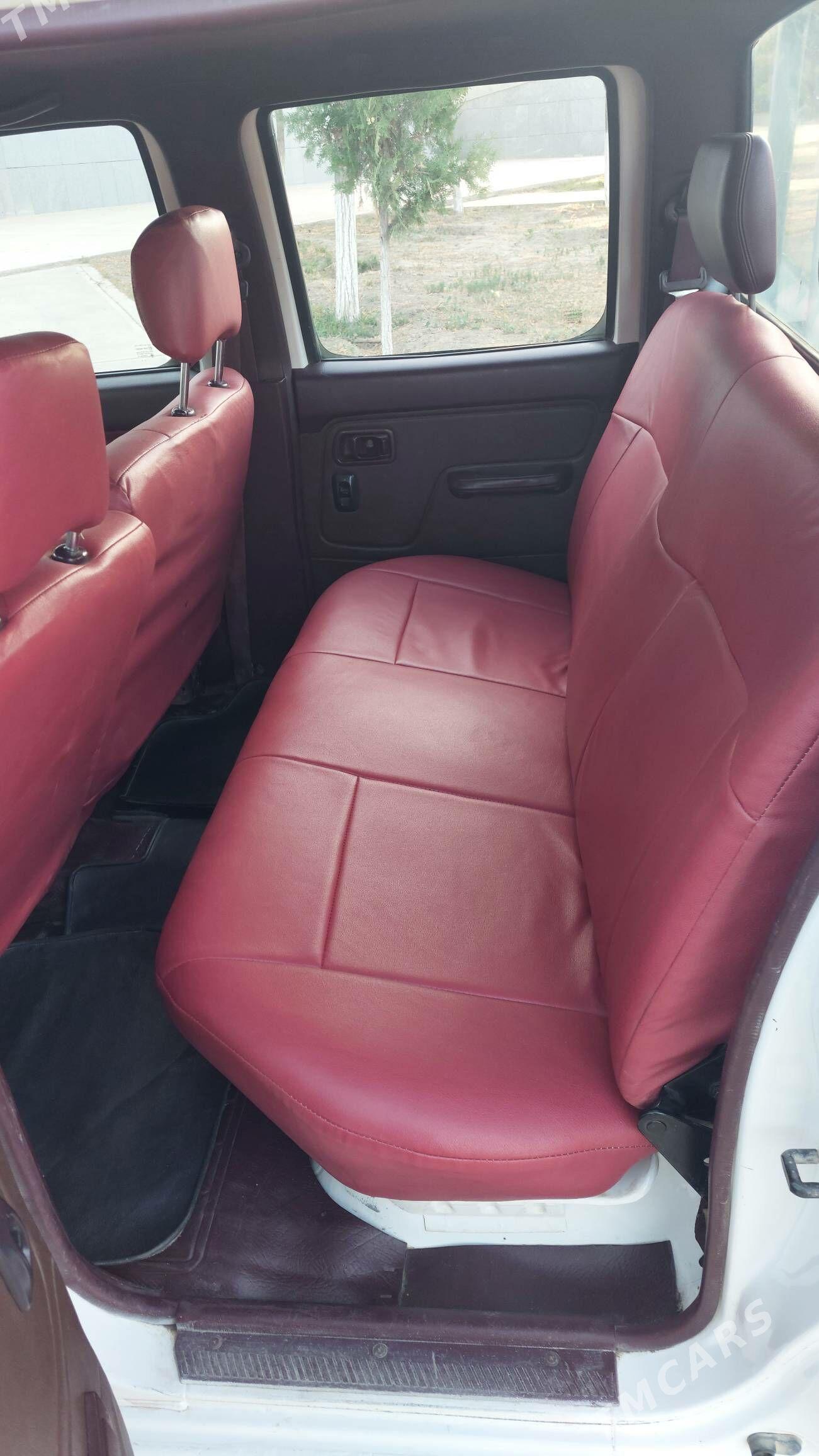 Nissan Navara 2011 - 130 000 TMT - Махтумкули - img 7