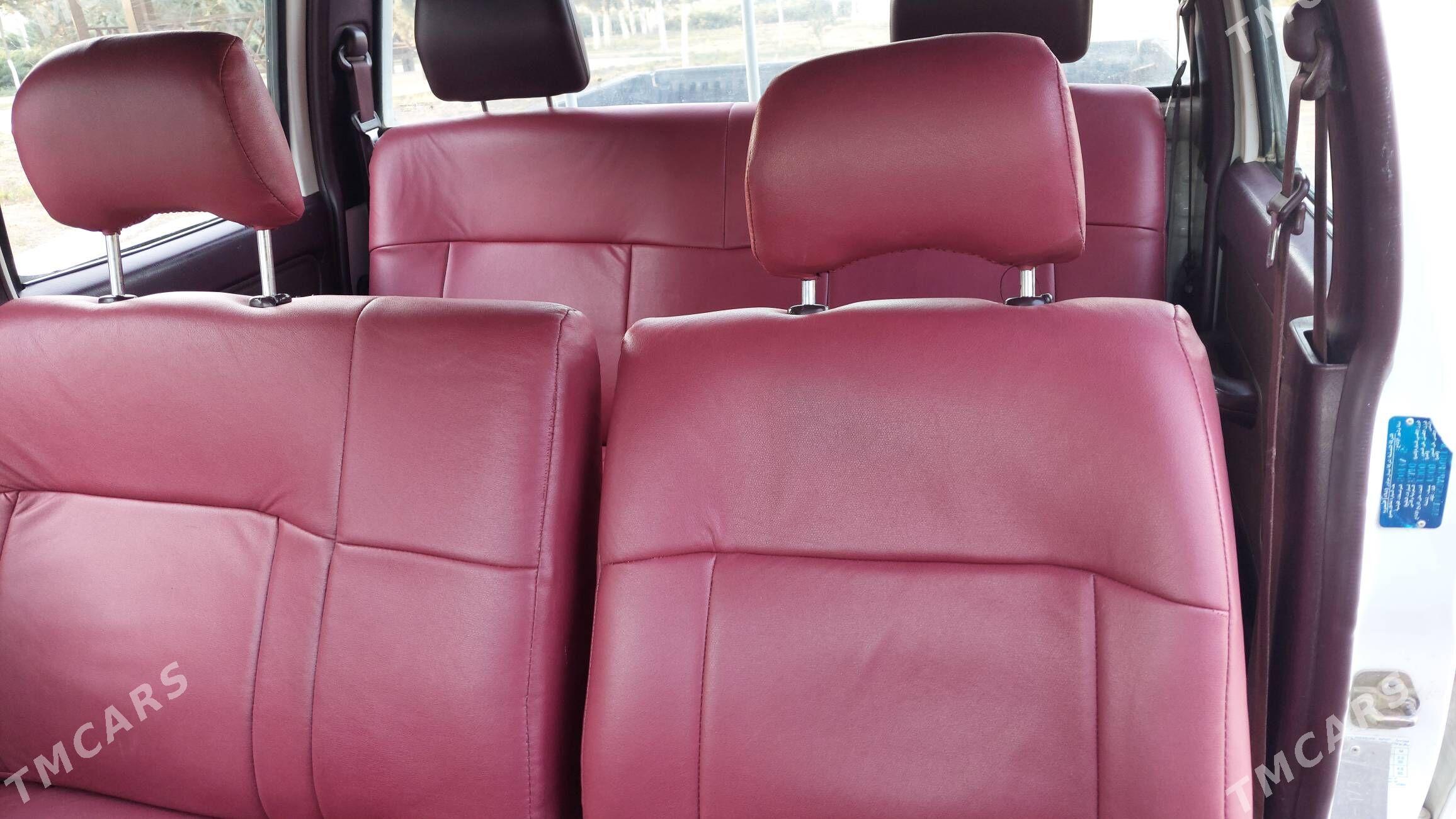 Nissan Navara 2011 - 130 000 TMT - Махтумкули - img 8