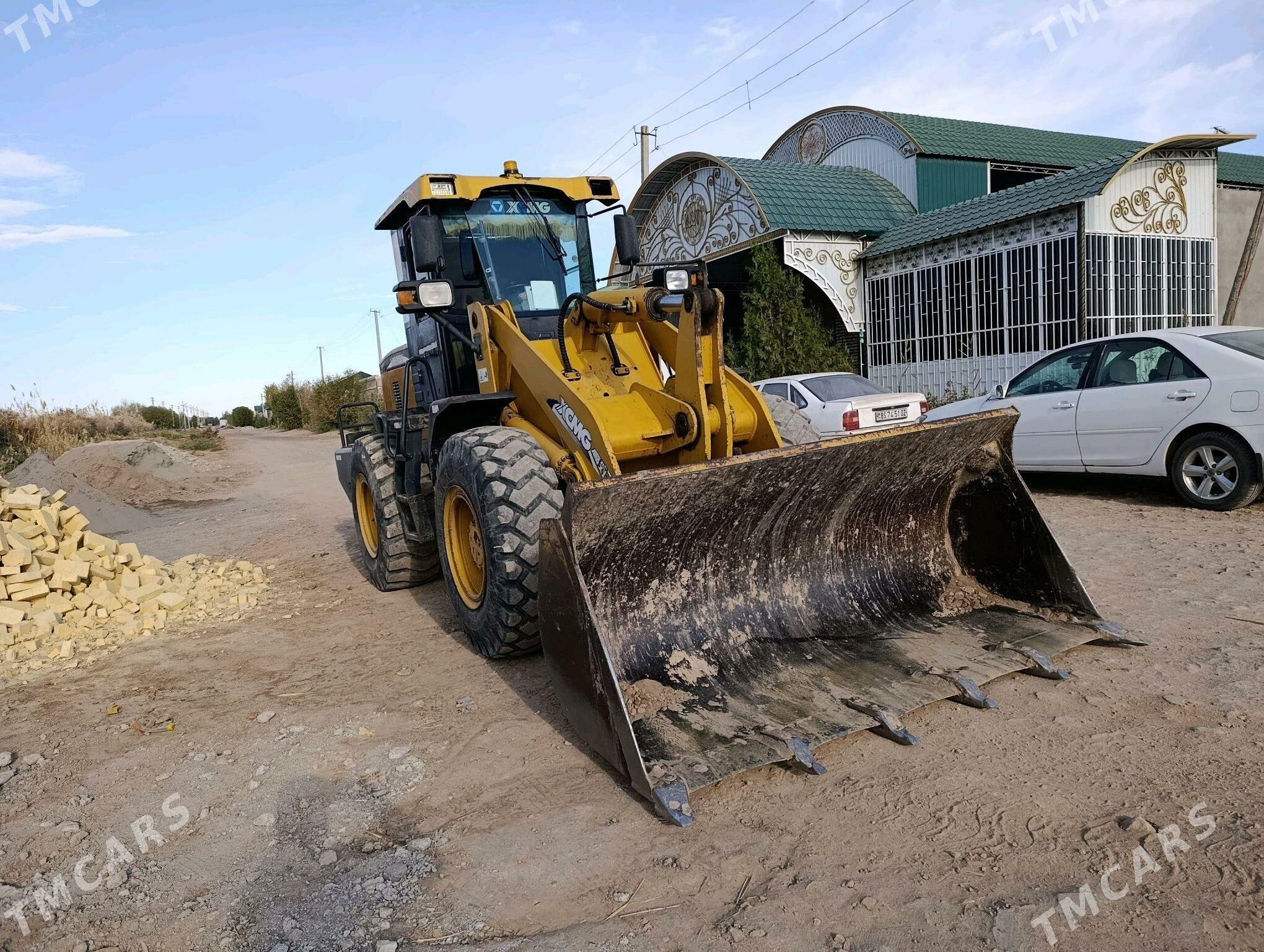 XCMG LW300F 2015 - 420 000 TMT - Кёнеургенч - img 1