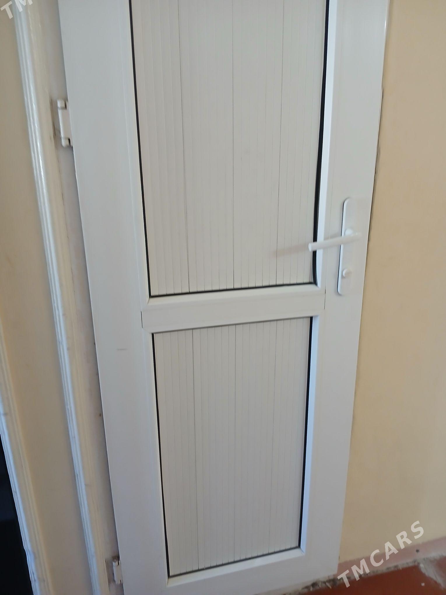 plastik gapylar 2 sany - Büzmeýin - img 3