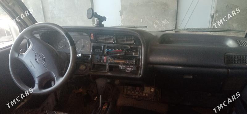 Toyota Hiace 2002 - 55 000 TMT - Байрамали - img 2