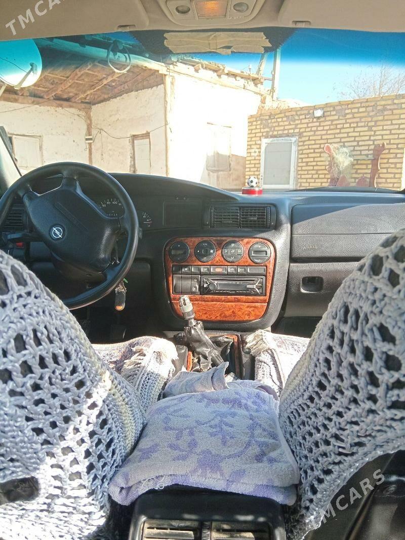 Opel Omega 1996 - 45 000 TMT - Дянев - img 5