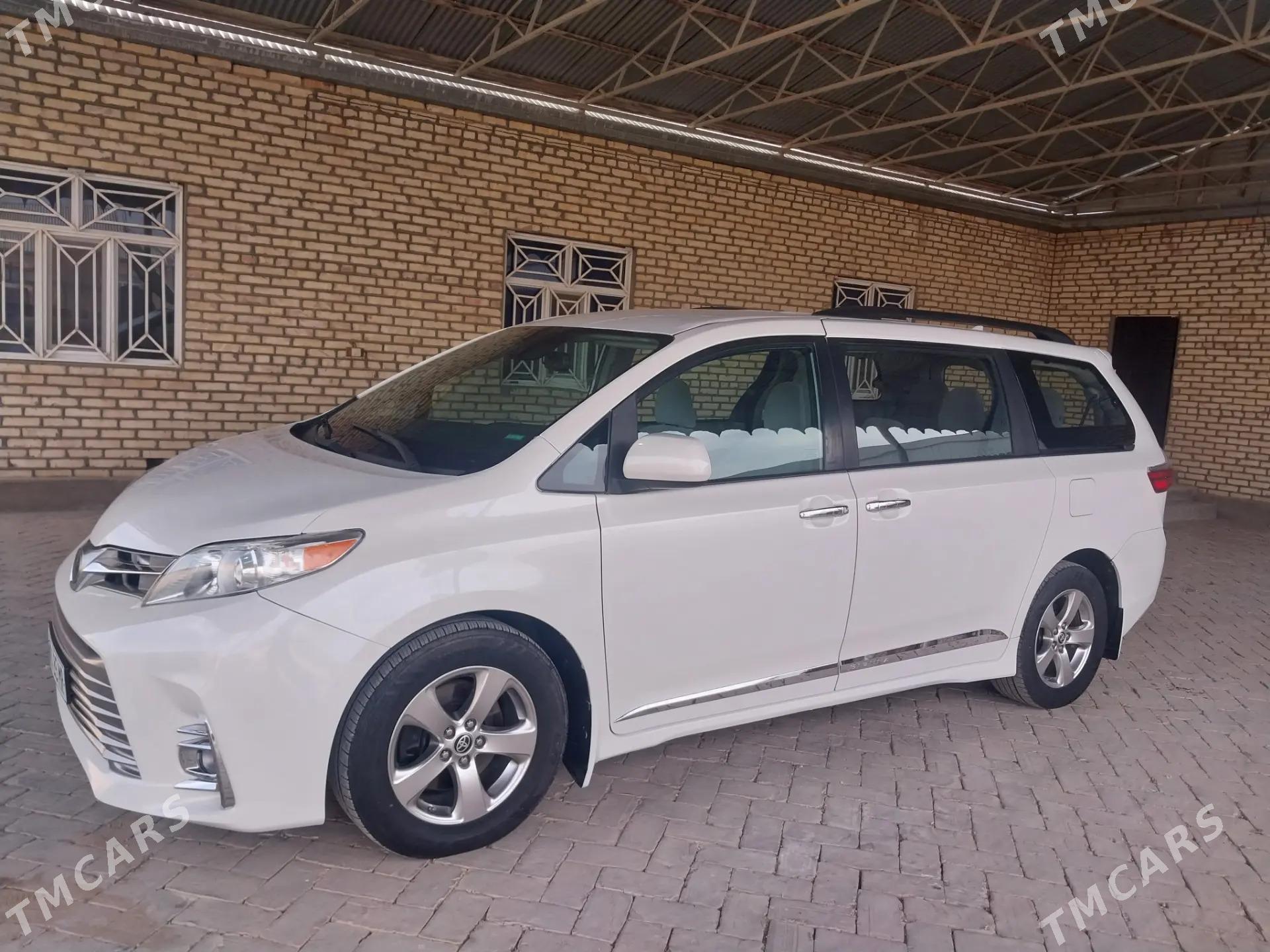 Toyota Sienna 2020 - 500 000 TMT - Байрамали - img 2