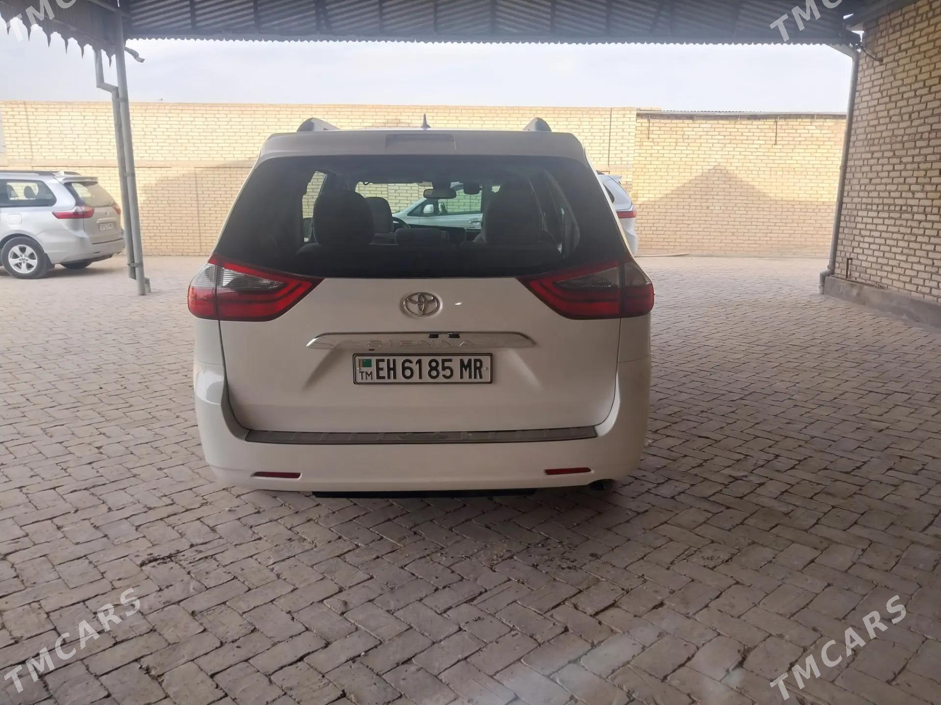 Toyota Sienna 2020 - 500 000 TMT - Байрамали - img 3