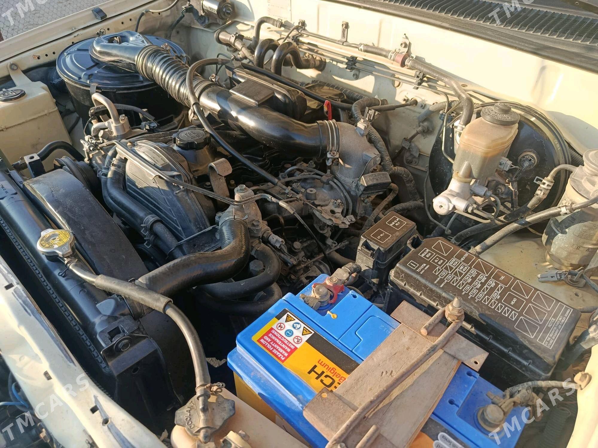 Toyota Hilux 2002 - 150 000 TMT - Эсенгулы - img 4