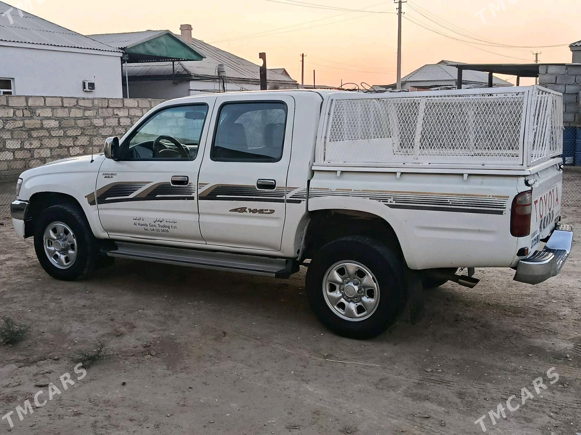 Toyota Hilux 2002 - 150 000 TMT - Эсенгулы - img 3