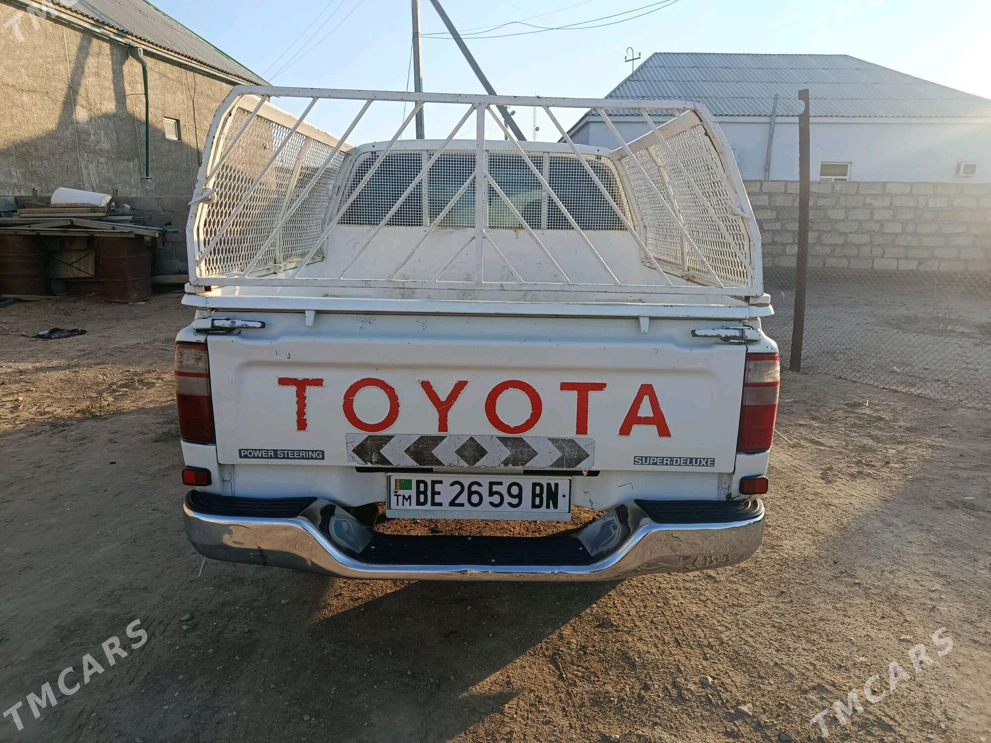Toyota Hilux 2002 - 150 000 TMT - Эсенгулы - img 6