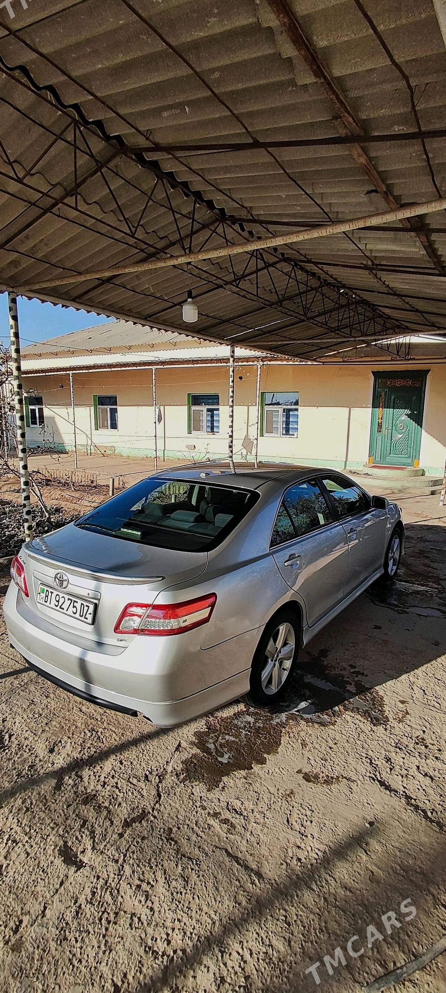 Toyota Camry 2010 - 225 000 TMT - Дашогуз - img 3