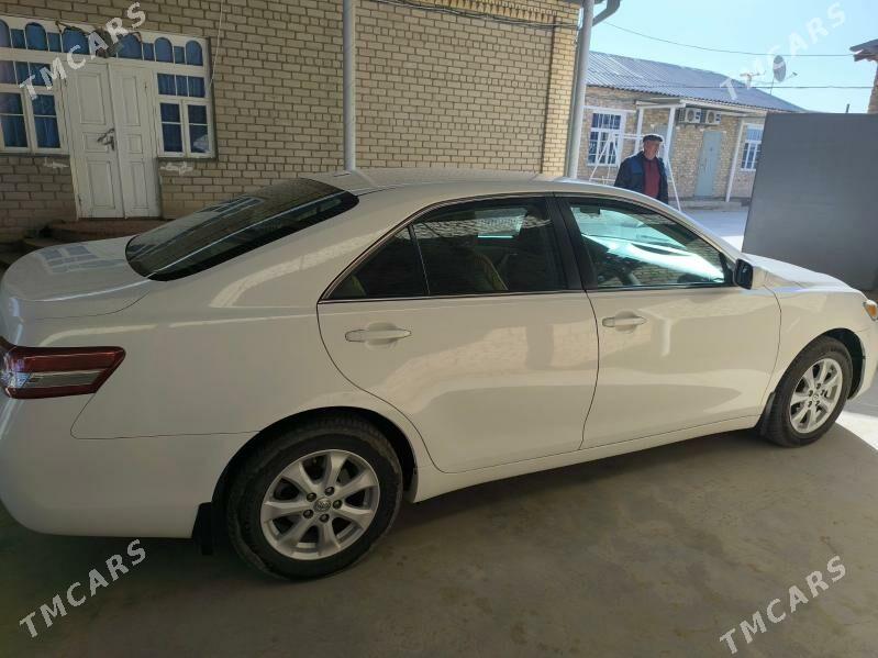 Toyota Camry 2011 - 200 000 TMT - Мары - img 4