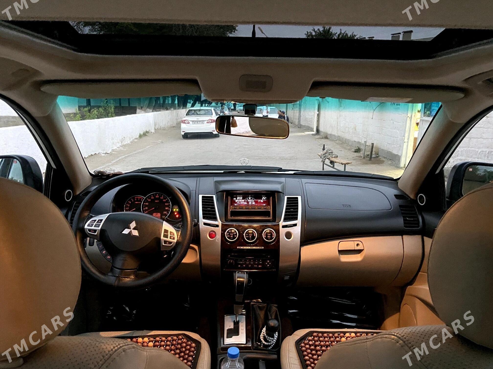 Mitsubishi Montero Sport 2013 - 280 000 TMT - Balkanabat - img 4