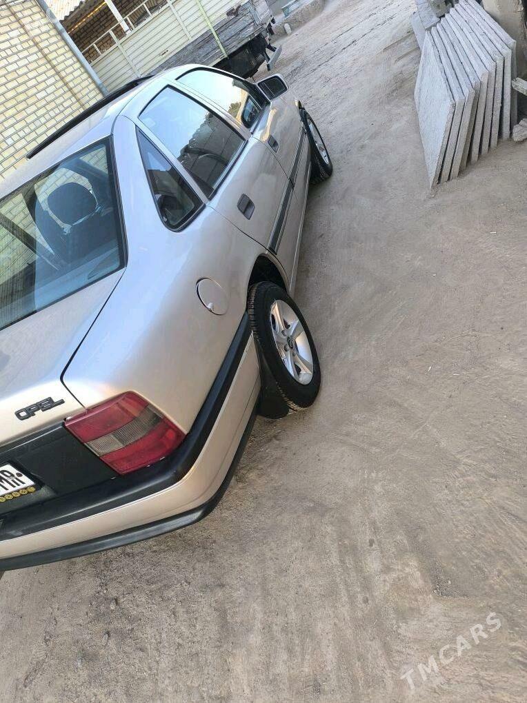 Opel Vectra 1993 - 38 000 TMT - Sakarçäge - img 2