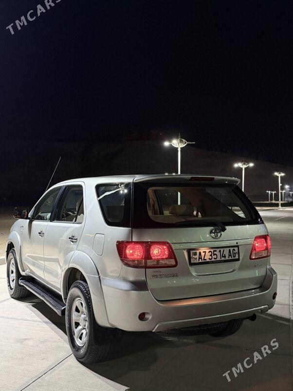 Toyota Fortuner 2006 - 274 000 TMT - Ашхабад - img 3