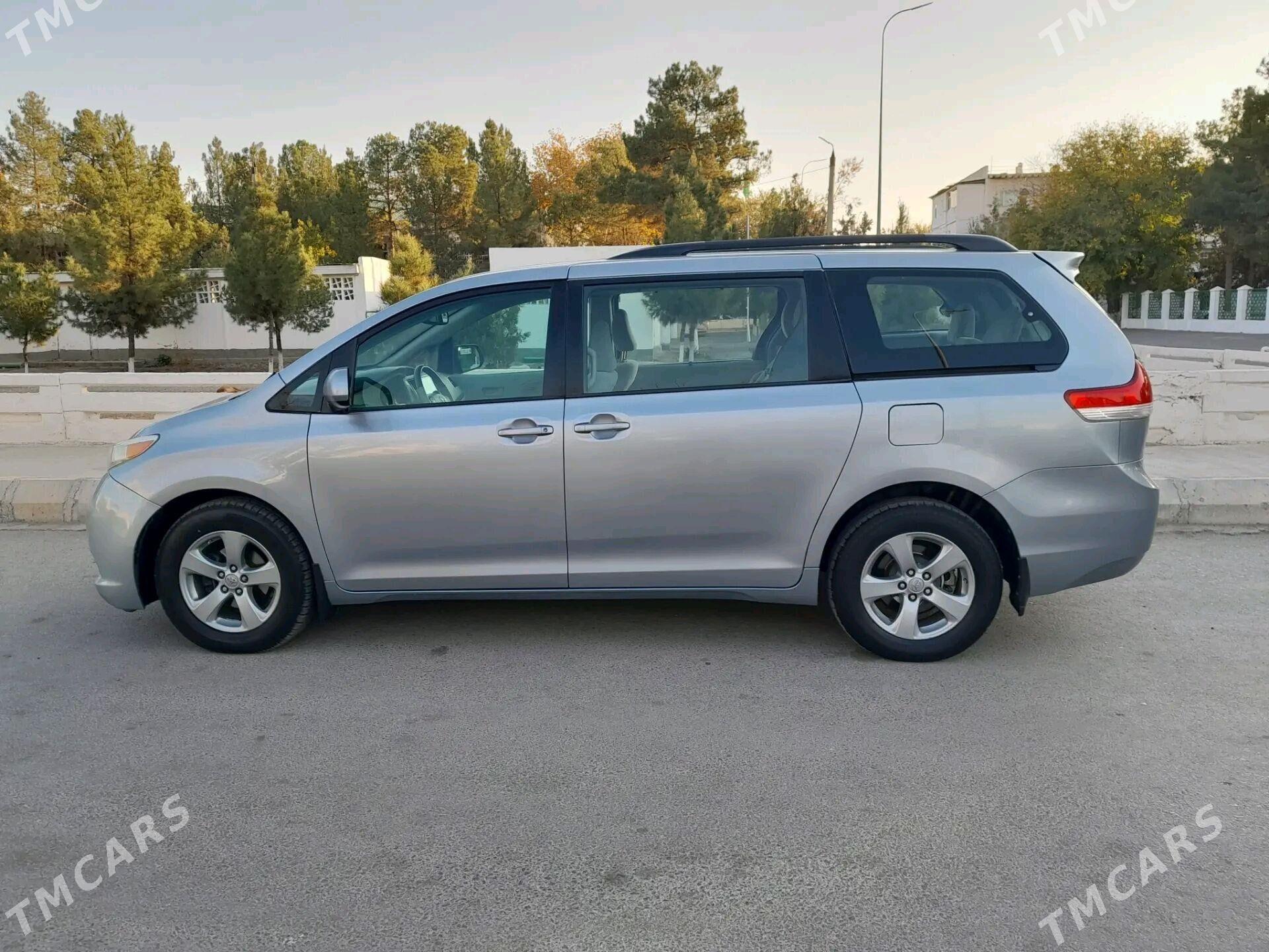 Toyota Sienna 2013 - 277 000 TMT - Aşgabat - img 3