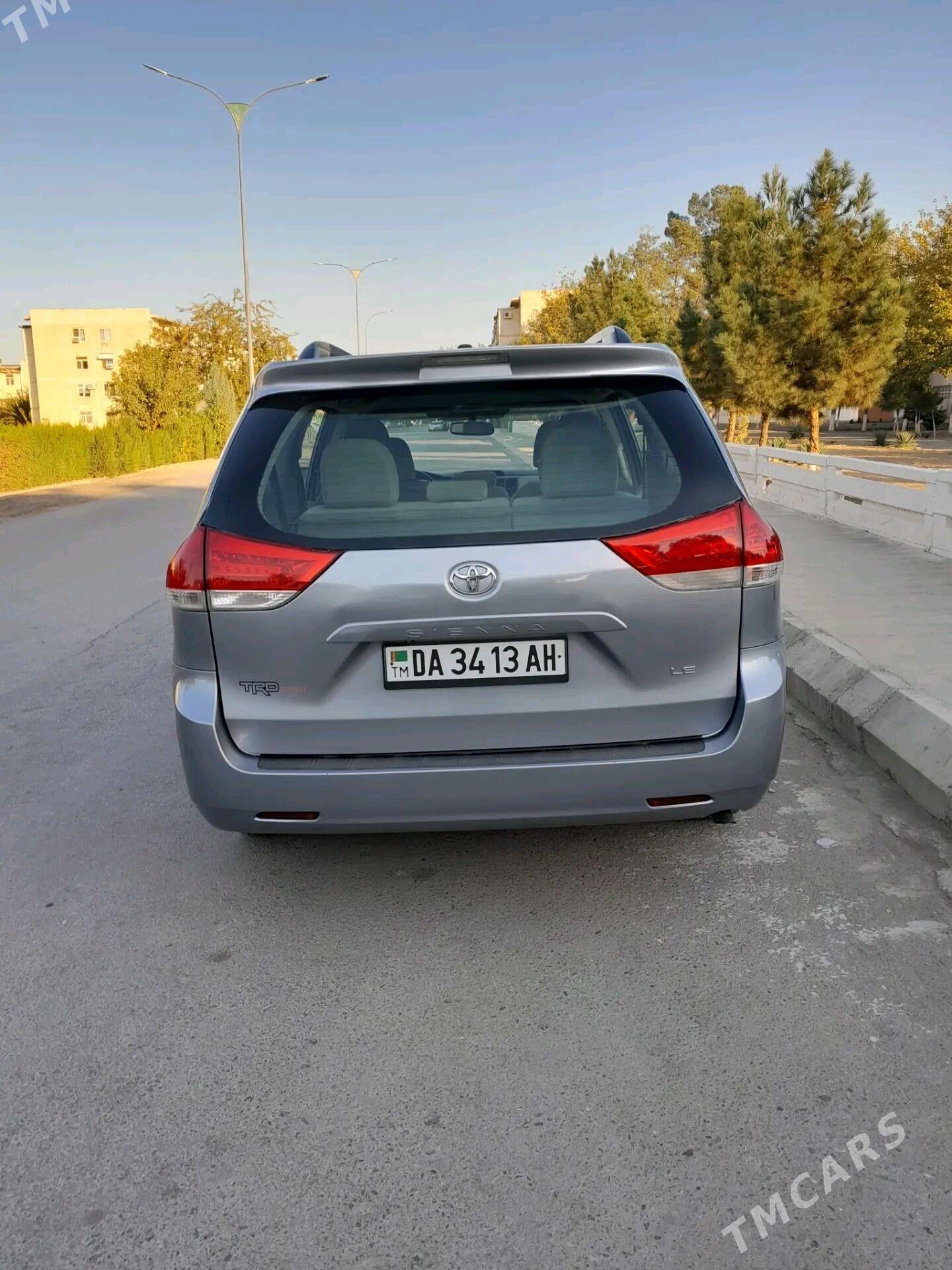 Toyota Sienna 2013 - 277 000 TMT - Aşgabat - img 4