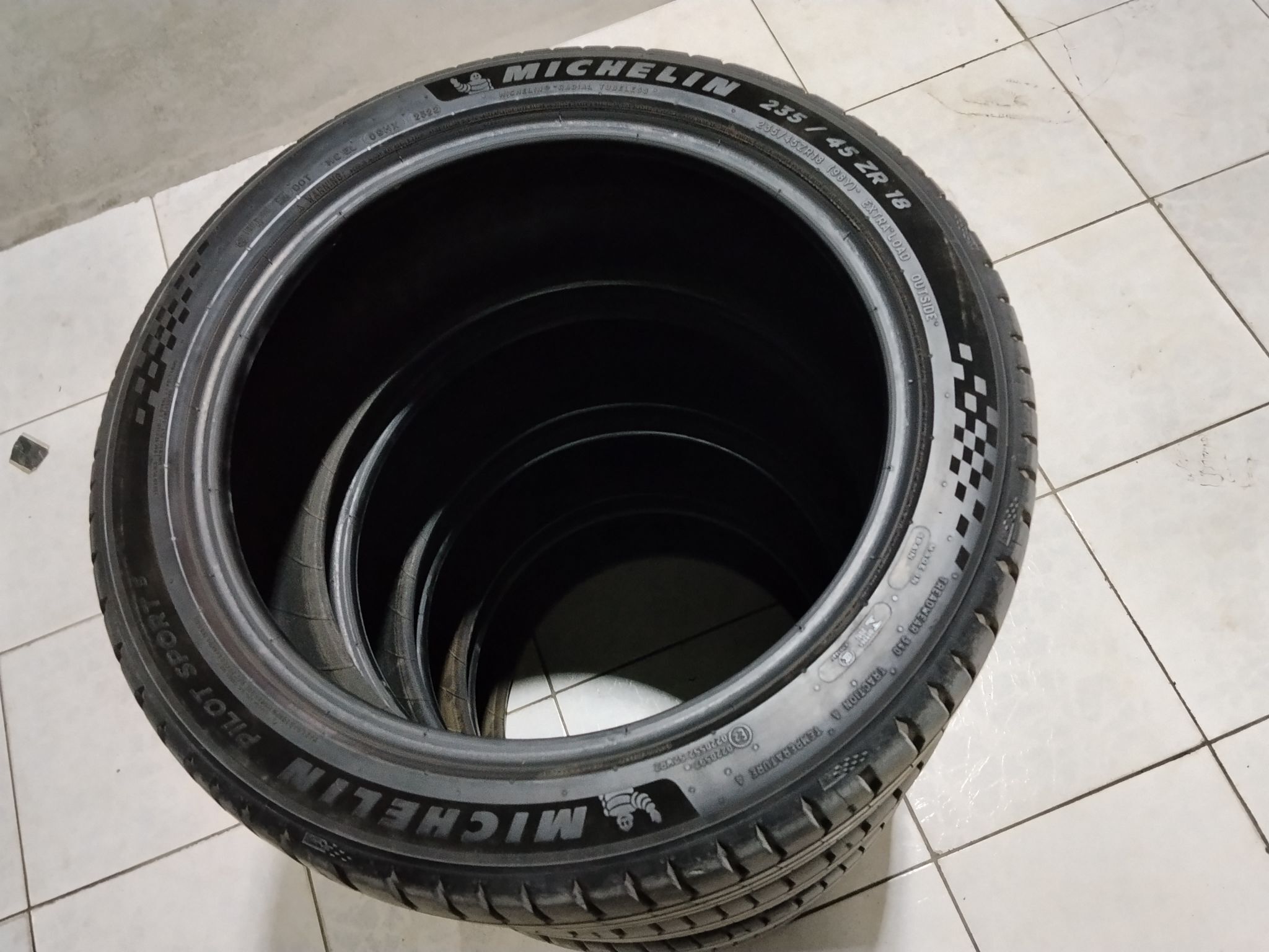 Mishelin 235 45 18 3 250 TMT - Garadamak - img 7