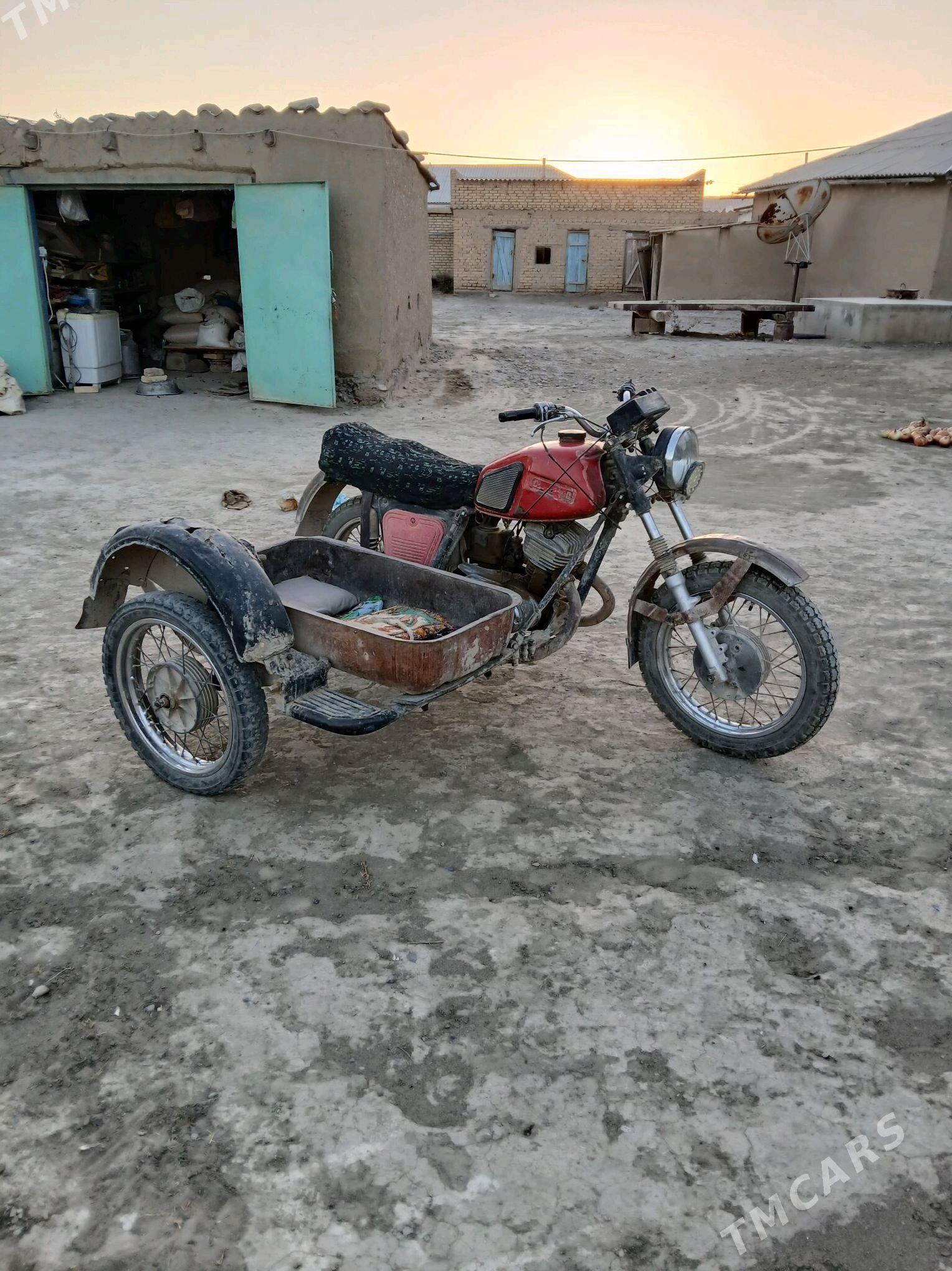 Iž Planeta 4 2000 - 5 000 TMT - Кака - img 3