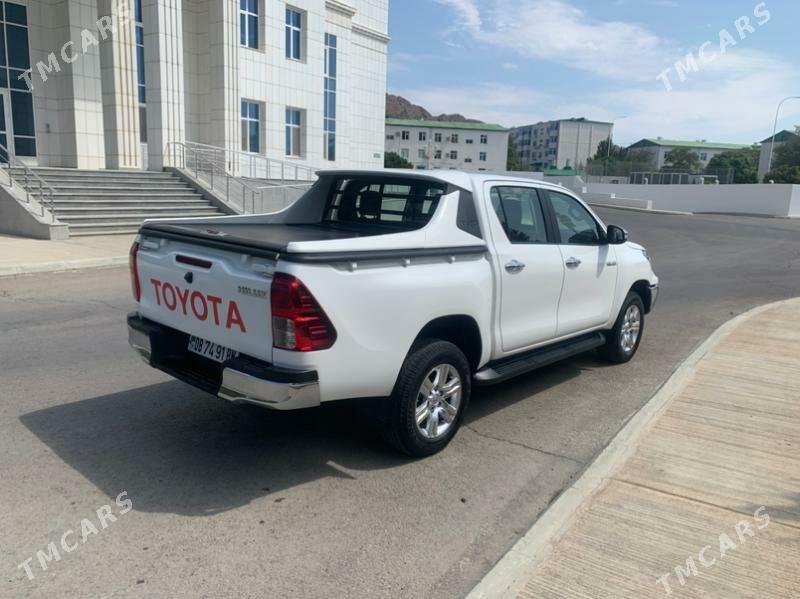 Toyota Hilux 2017 - 455 000 TMT - Türkmenbaşy - img 4