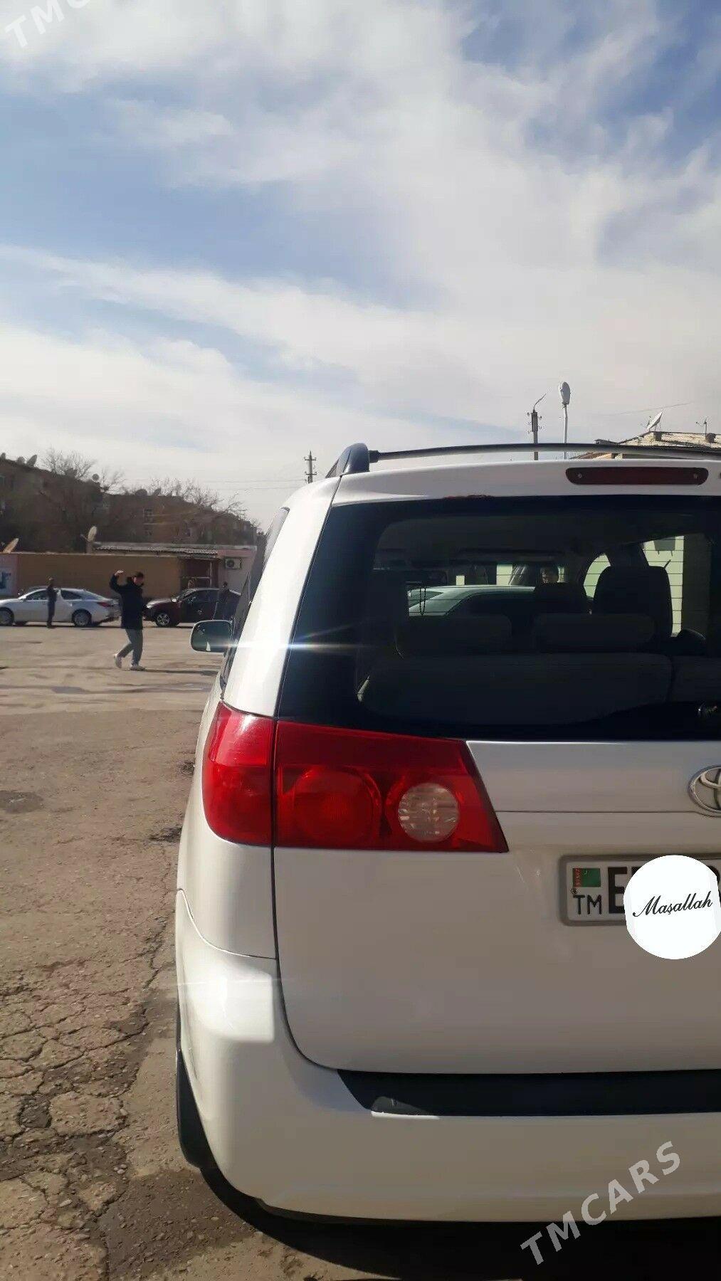 Toyota Sienna 2009 - 220 000 TMT - Мары - img 2