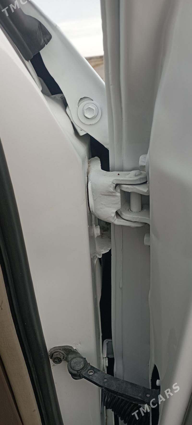 Toyota Avalon 1998 - 130 000 TMT - Газаджак - img 7