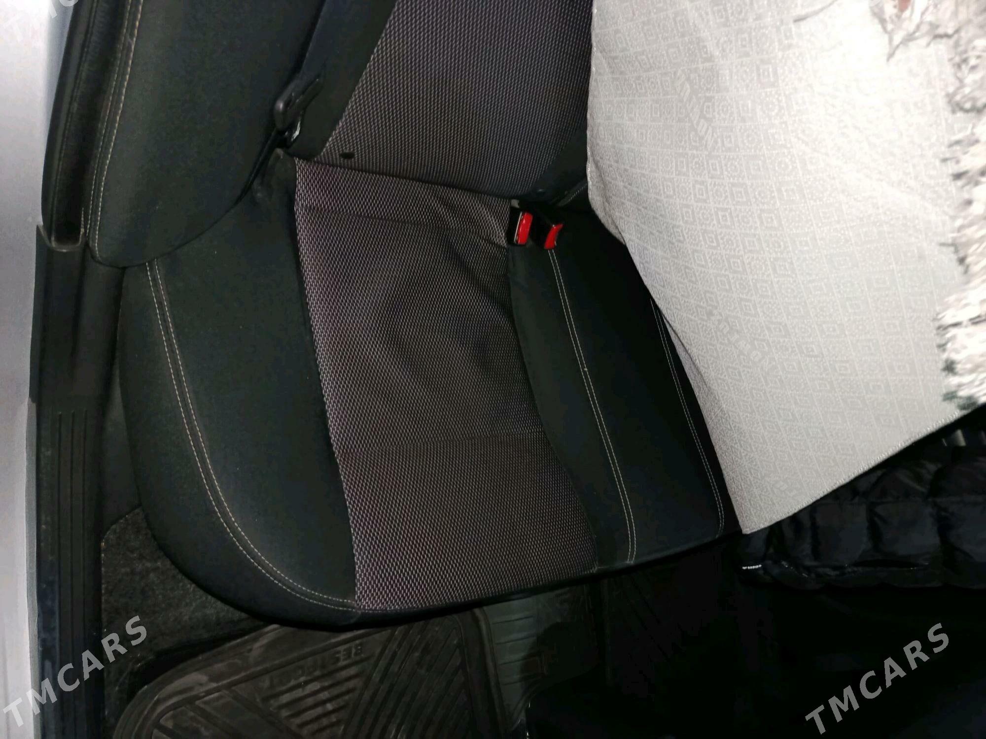 Nissan Versa 2017 - 152 000 TMT - Ашхабад - img 5