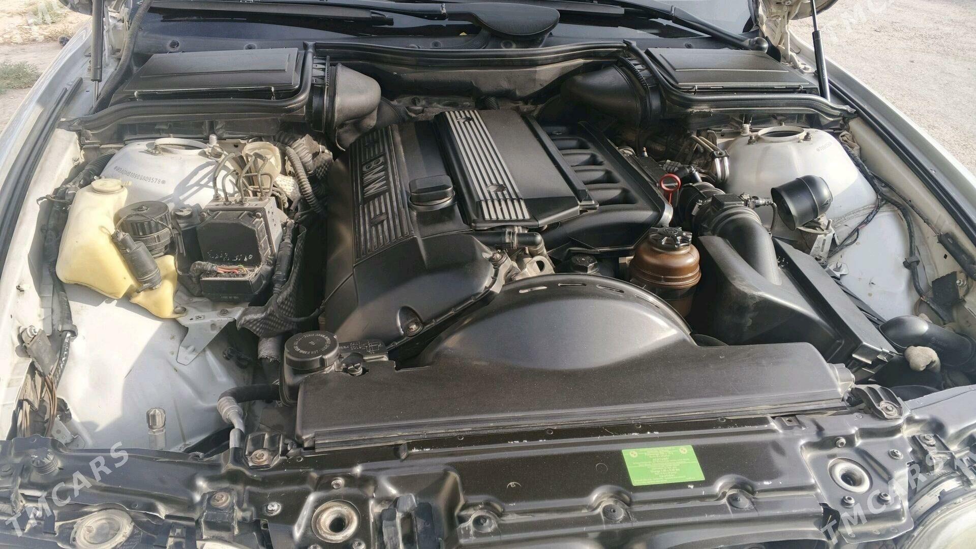 BMW E39 2000 - 115 000 TMT - Балканабат - img 4