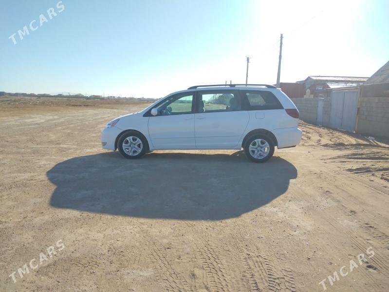Toyota Sienna 2004 - 200 000 TMT - Гумдаг - img 2