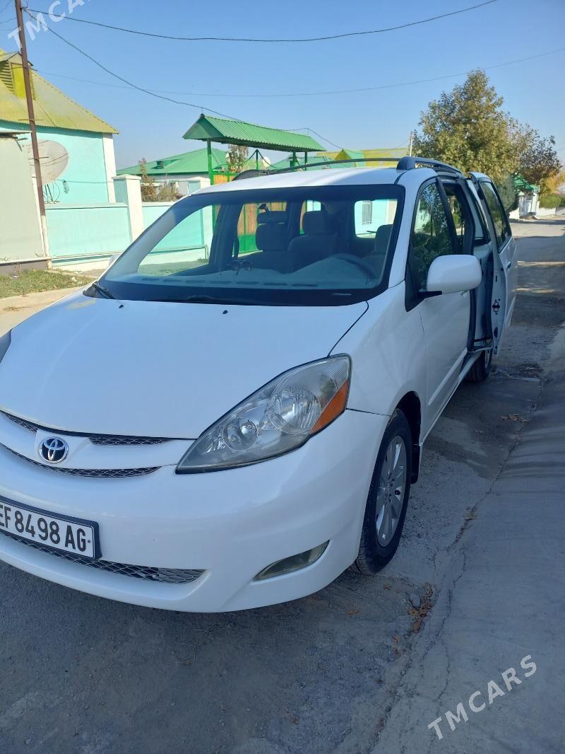 Toyota Sienna 2007 - 225 000 TMT - Багир - img 2