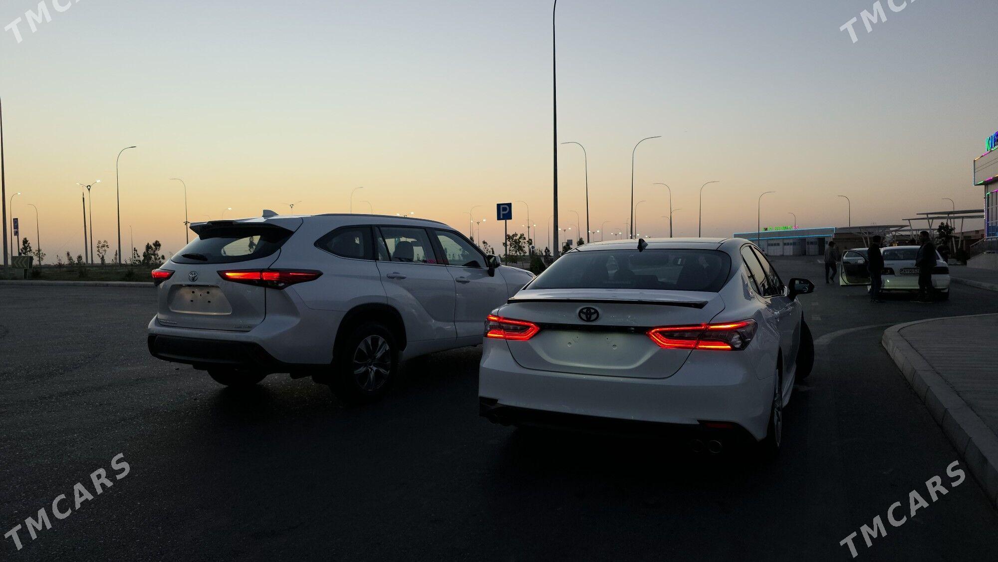 Toyota Highlander 2022 - 640 000 TMT - Aşgabat - img 8