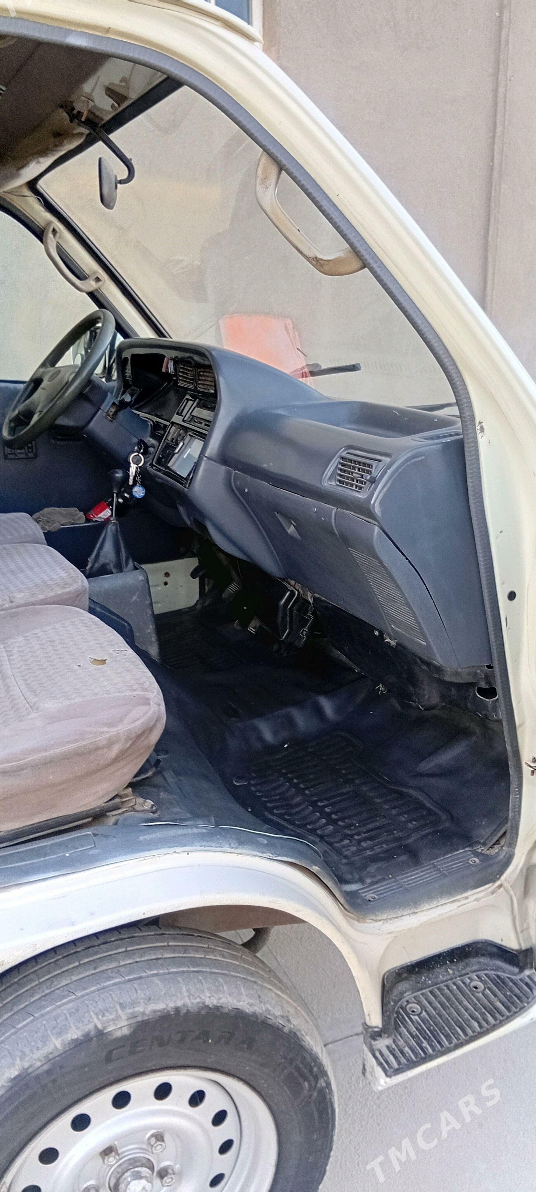 Toyota Hiace 2011 - 110 000 TMT - Мары - img 5