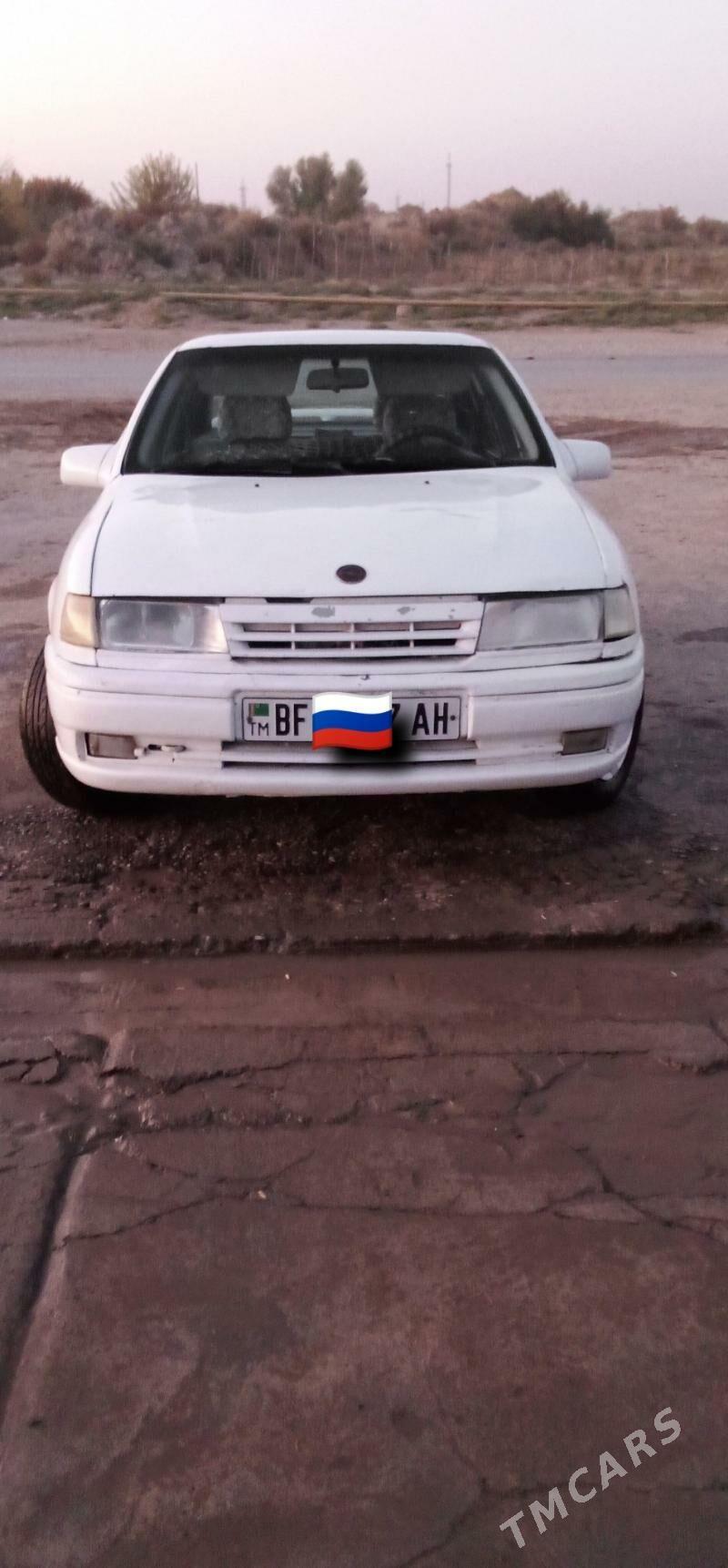 Opel Vectra 1992 - 32 000 TMT - Tejen - img 3