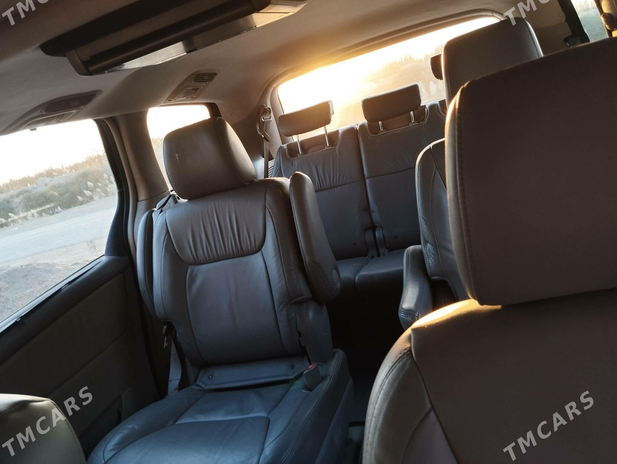 Toyota Sienna 2004 - 255 000 TMT - Туркменабат - img 5