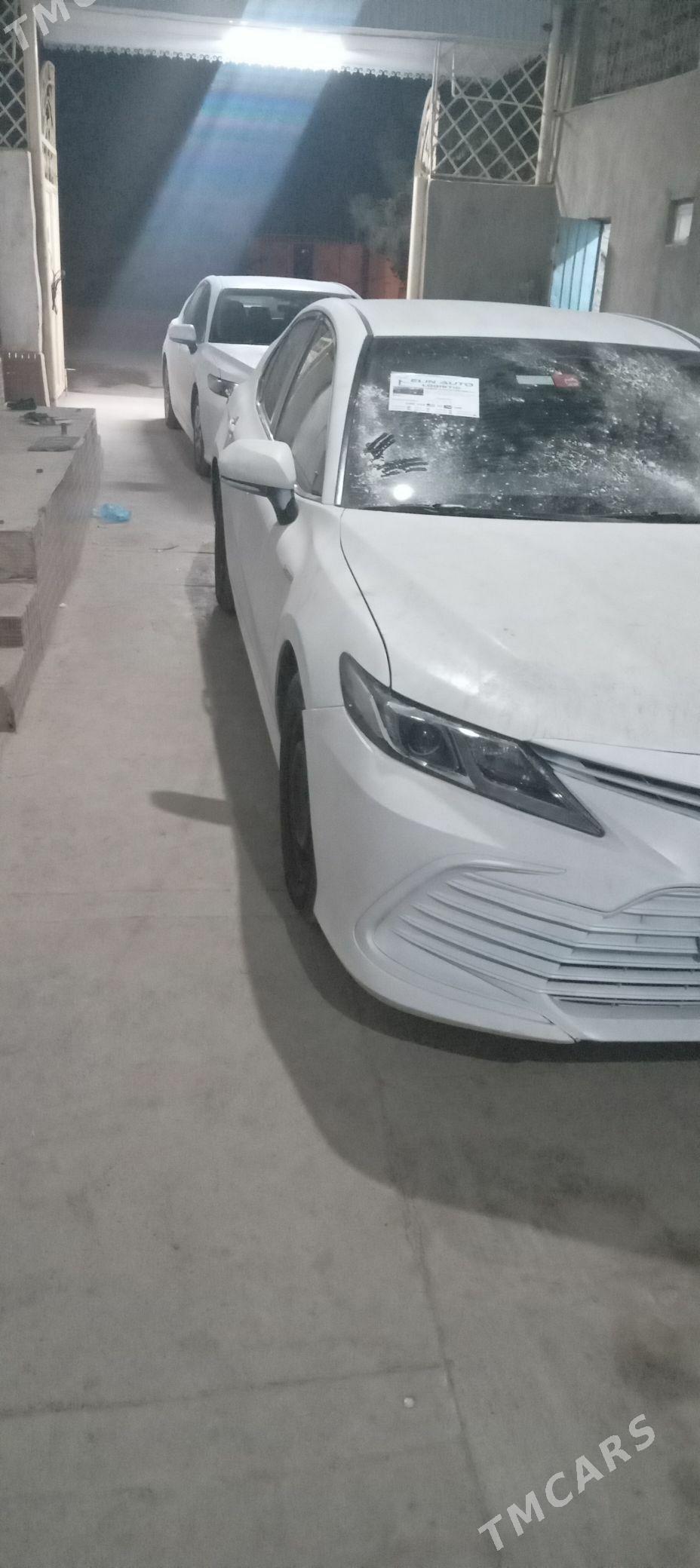 Toyota Camry Hybrid 2022 - 230 000 TMT - Теджен - img 2